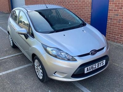 Używany Ford Fiesta 70 KM (51 kW) 2012 Srebrny Hatchback