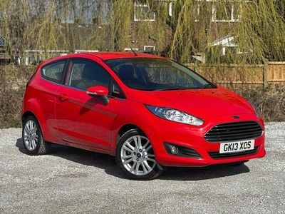 Used Ford Fiesta Zetec 82 HP (60 kW) 2013 Red Hatchback