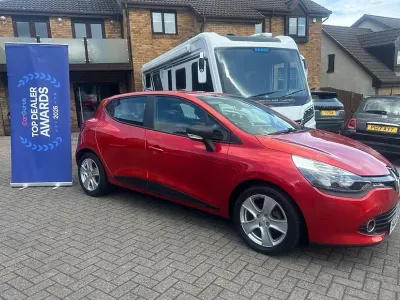Used Renault Clio Play 75 HP (55 kW) 2016 Red Hatchback