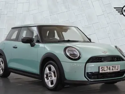 Used Mini Cooper Hatch 154 HP (113 kW) 2024 Green Hatchback