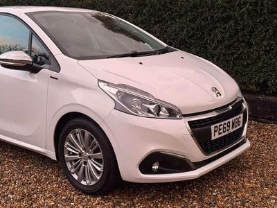 White Used 2019 Peugeot 208 Signature Sky Hatchback | £6,495 (Super price)