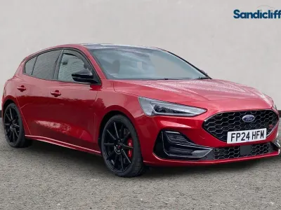 Used Ford Focus ST 280 HP (205 kW) 2024 Red Hatchback