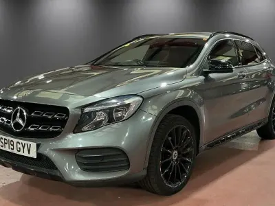 Usado Mercedes GLA200 AMG line 156 HP (114 kW) 2019 Cinzento SUV