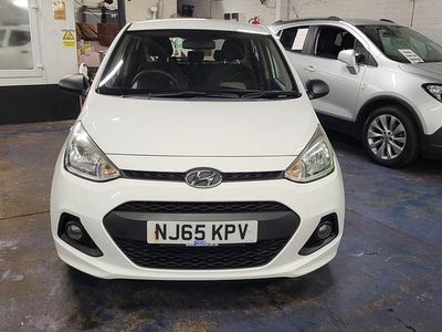 Used Hyundai i10 65 HP (47 kW) 2015 White Hatchback