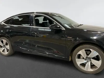 Begagnad Audi e-tron S-Line 300 kW (408 HK) 2021 Svart SUV