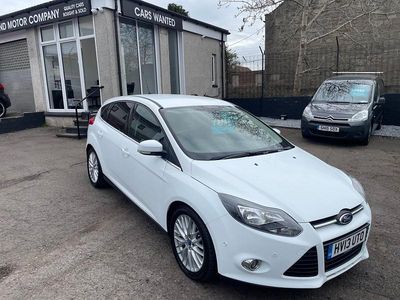 Używany Ford Focus Zetec 125 KM (91 kW) 2013 Biały Hatchback