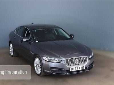 Begagnad Jaguar XE Portfolio 180 HK (132 kW) 2017 Grå Sedan