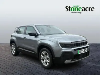 Begagnad Jeep Avenger EV Altitude 114 kW (156 HK) 2025 Grå SUV