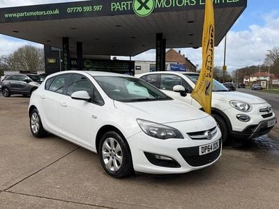 Used Vauxhall Astra Design Edition 2015 White Hatchback