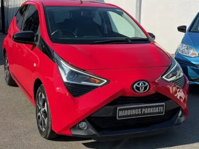 Used Toyota Aygo Trend 72 HP (52 kW) 2019 Red pop with black detail Hatchback