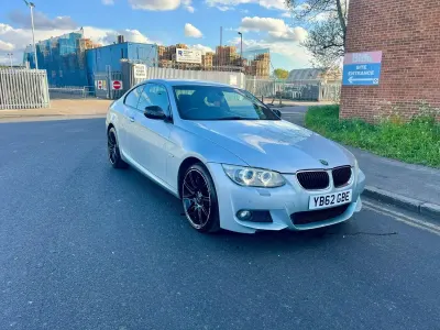 Begagnad BMW 318 Sport Line 2012 Blå Sportkupé