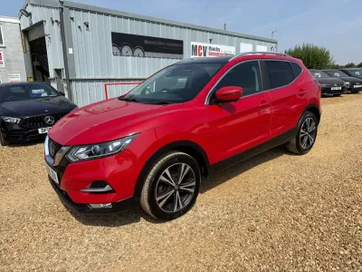 Used Nissan Qashqai N-Connecta 140 HP (102 kW) 2019 Red SUV