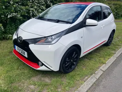 Used Toyota Aygo x-press 69 HP (50 kW) 2016 White Hatchback