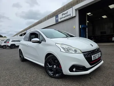 Used Peugeot 208 Prestige 208 HP (152 kW) 2017 White Hatchback