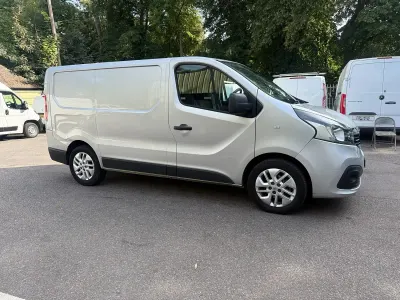 Used Renault Trafic 2017 Silver MPV