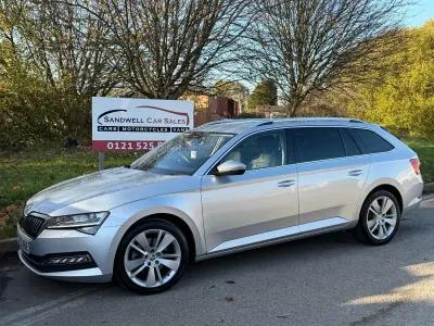 Usado Skoda Superb SE L 2020 Plateado Familiar