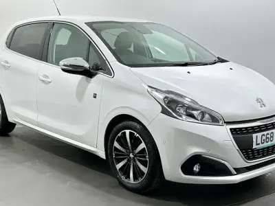 Used Peugeot 208 S 82 HP (60 kW) 2018 White Hatchback