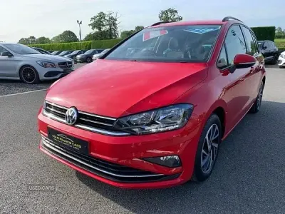 Used VW Golf Sportsvan Match 116 HP (85 kW) 2019 Red MPV