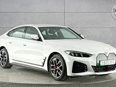 Usado BMW i4 M Sport 246 kW (335 CV) 2025 Blanco Berlina