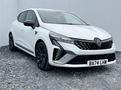 Used Renault Clio Esprit Alpine 90 HP (66 kW) 2024 White Hatchback