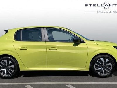 Używany Peugeot 208 Active 74 KM (54 kW) 2024 Żółty Hatchback
