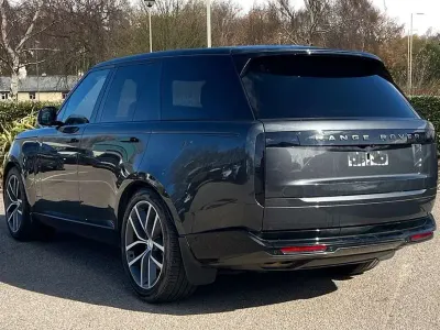 Käytetty Land Rover Range Rover HSE 344 HP (253 kW) 2025 Harmaa Katumaasturi