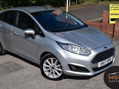Usado Ford Fiesta Titanium 125 HP (91 kW) 2017 Prateado Citadino