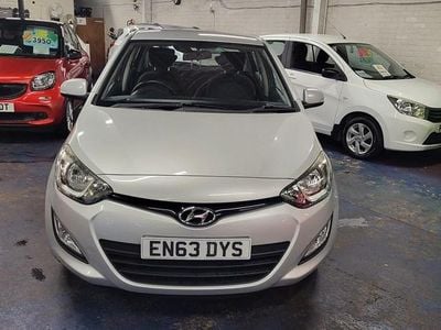 Used Hyundai i20 Active 85 HP (62 kW) 2014 Silver Hatchback