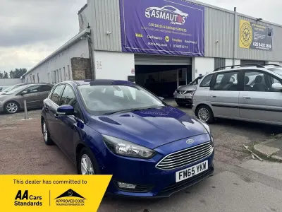 Begagnad Ford Focus Zetec 125 HK (91 kW) 2016 Blå Halvkombi