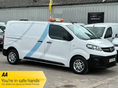 Second-hand Vauxhall Vivaro S 120 CP (88 kW) 2021 Alb Monovolum