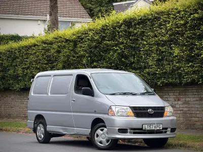 Used Toyota HiAce 95 HP (69 kW) 2007 Silver Van