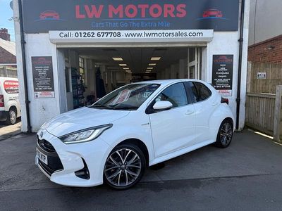 Begagnad Toyota Yaris Hybrid 2021 Vit Halvkombi