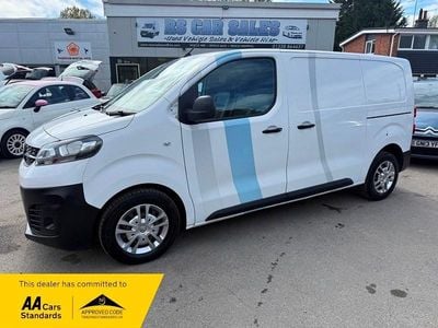 Used Vauxhall Vivaro S 150 HP (110 kW) 2021 White MPV