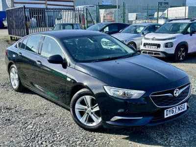 Second-hand Vauxhall Insignia 2017 Negru Hatchback