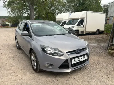 Gebraucht Ford Focus Zetec 115 PS (84 kW) 2013 Silber Kombi