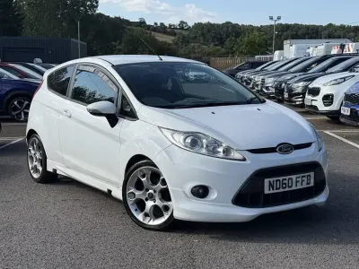 Used Ford Fiesta Zetec 118 HP (86 kW) 2011 White Hatchback