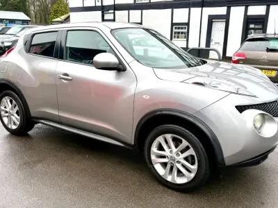 Usado Nissan Juke Tekna 110 HP (80 kW) 2010 Prateado SUV