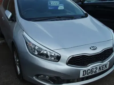 Używany Kia Ceed 126 KM (92 kW) 2012 Srebrny Hatchback