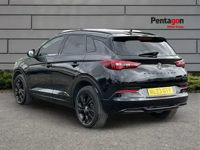 Begagnad Vauxhall Grandland X GS Line 128 HK (94 kW) 2023 Svart SUV