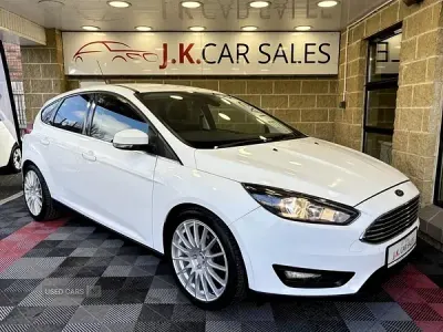 Used Ford Focus Zetec 120 HP (88 kW) 2015 White Hatchback