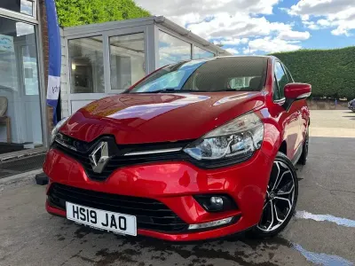 Used Renault Clio Iconic 90 HP (66 kW) 2019 Red Hatchback