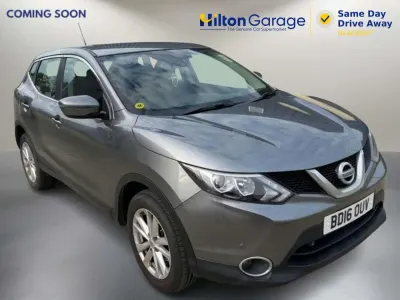 Usado Nissan Qashqai Acenta 115 HP (84 kW) 2016 Cinzento SUV