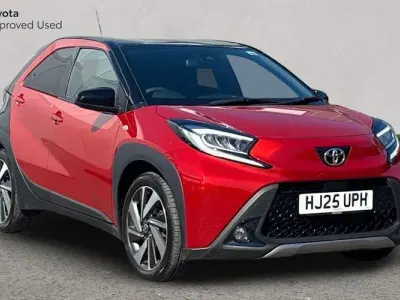 Used Toyota Aygo X 72 HP (52 kW) 2025 Chili red bitone SUV