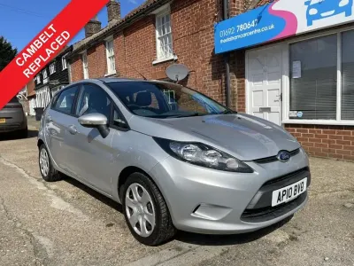 Käytetty Ford Fiesta 82 HP (60 kW) 2010 Hopea Viistoperä