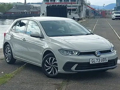 Usado VW Polo Life 95 CV (69 kW) 2024 Gris Utilitario