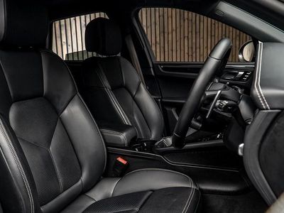 Used Porsche Macan 265 HP (194 kW) 2022 Black SUV