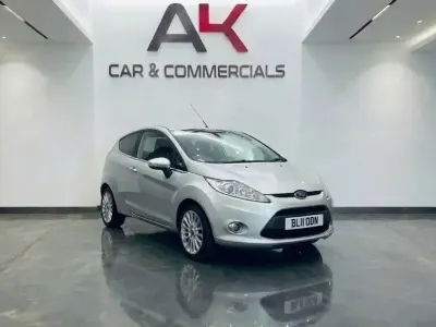 Used Ford Fiesta Titanium 94 HP (69 kW) 2011 Silver Hatchback