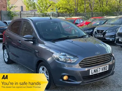 Begagnad Ford Ka Plus Zetec 2017 Grå Halvkombi