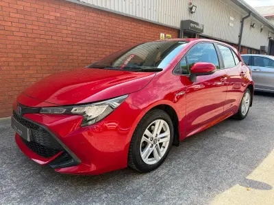 Used Toyota Corolla 122 HP (89 kW) 2019 Red Hatchback
