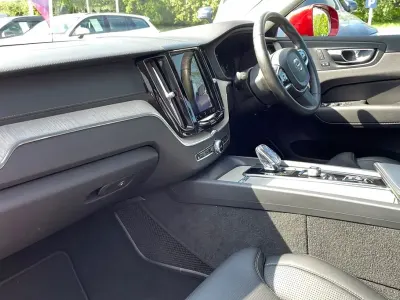 Used Volvo XC60 Inscription 337 HP (247 kW) 2021 Red SUV